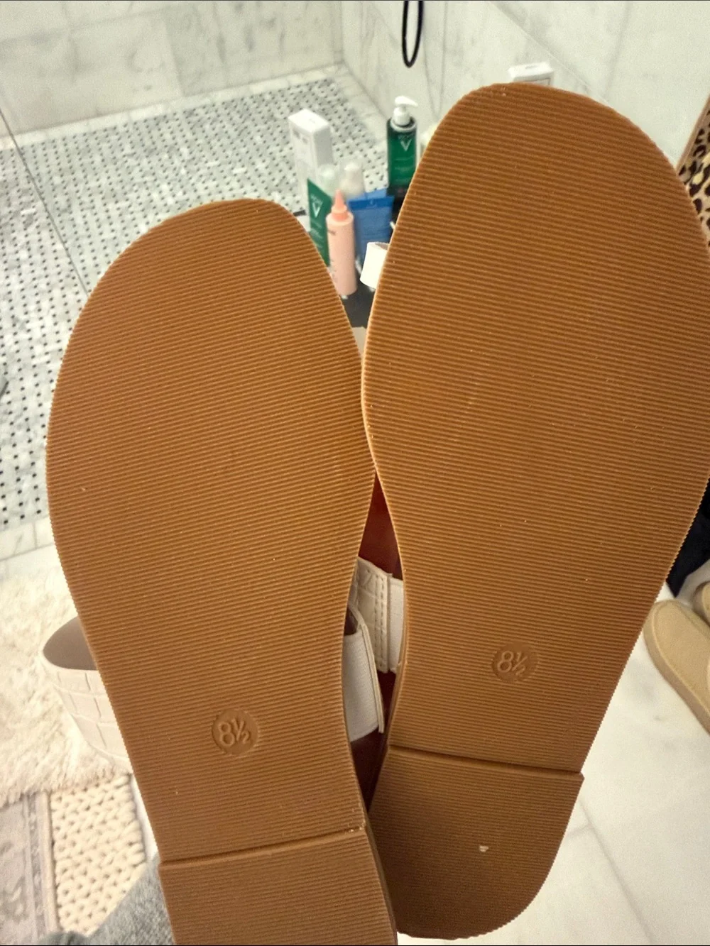 Target Universal Thread White Croc-Embossed Toe-Loop Sandals - Women 8.5